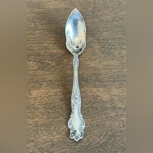 VINTAGE ROGERS & HAMILTON SILVERPLATE ORNATE CURVED POINTED SPOON GRAPEFRUIT?